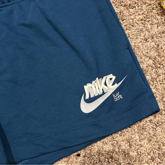 Nike shorts - Picture 3 of 6